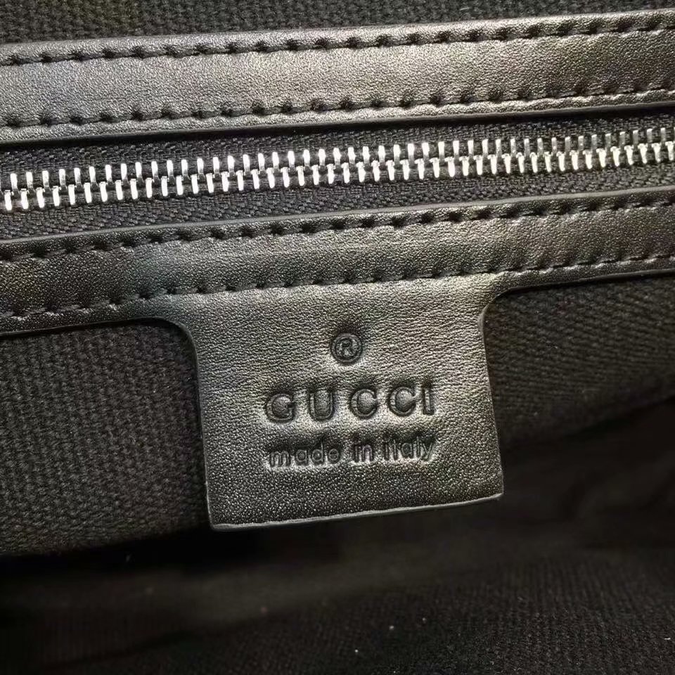 New Replica Gucci Men GG Supreme Pouch