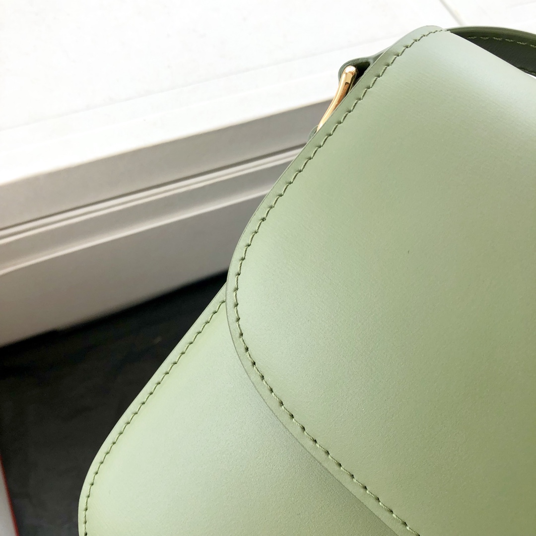 Original Copy Celine Medium Triomphe Bag in Shiny Calfskin Green