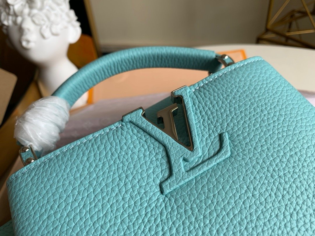 Original Copy Louis Vuitton M56071 Capucines Mini Handbag Taurillon Leather Green