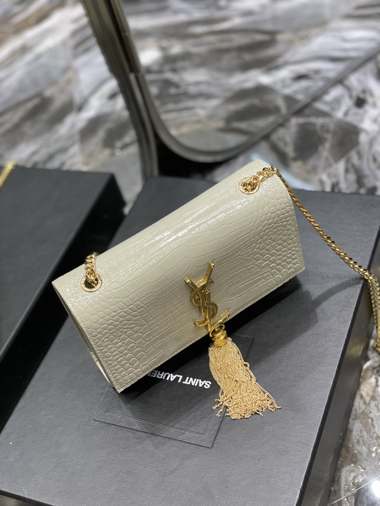 Original Copy Saint Laurent Kate Chain Wallet with Tassel in Crocodile-Embossed Shiny Leather Gold Hardware White