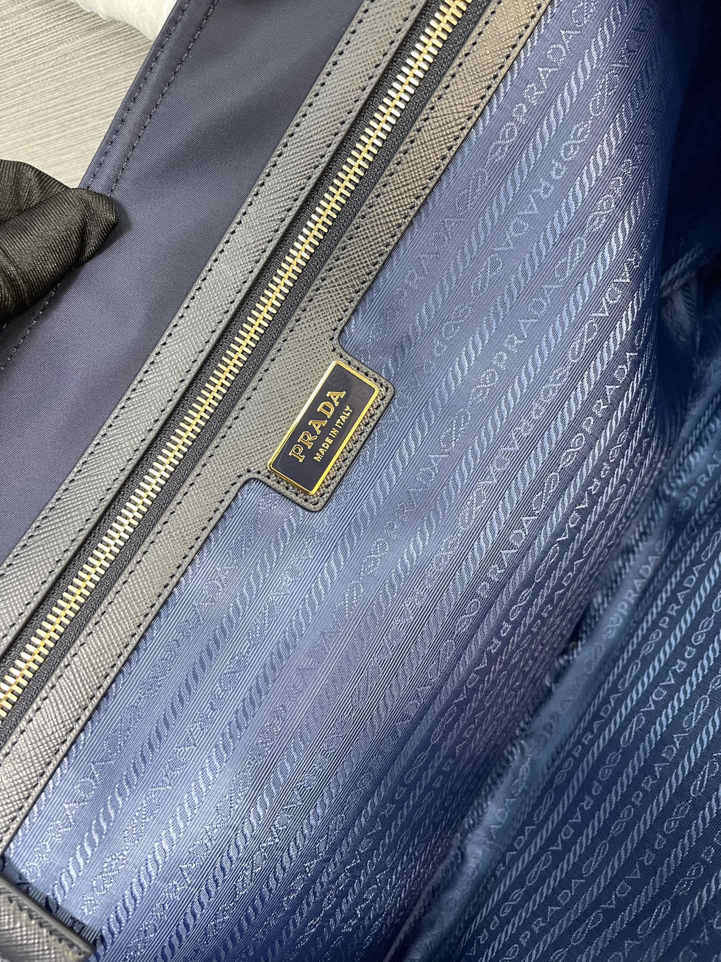 Prada 1BG527 Re-Edition 1978 large Re-Nylon and Saffiano leather tote bag Blue