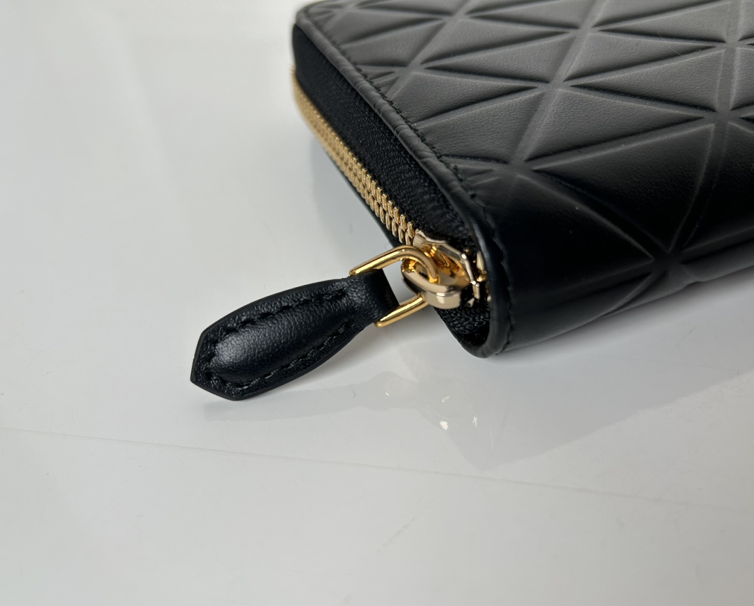 Prada 1ML506 Wallet Black