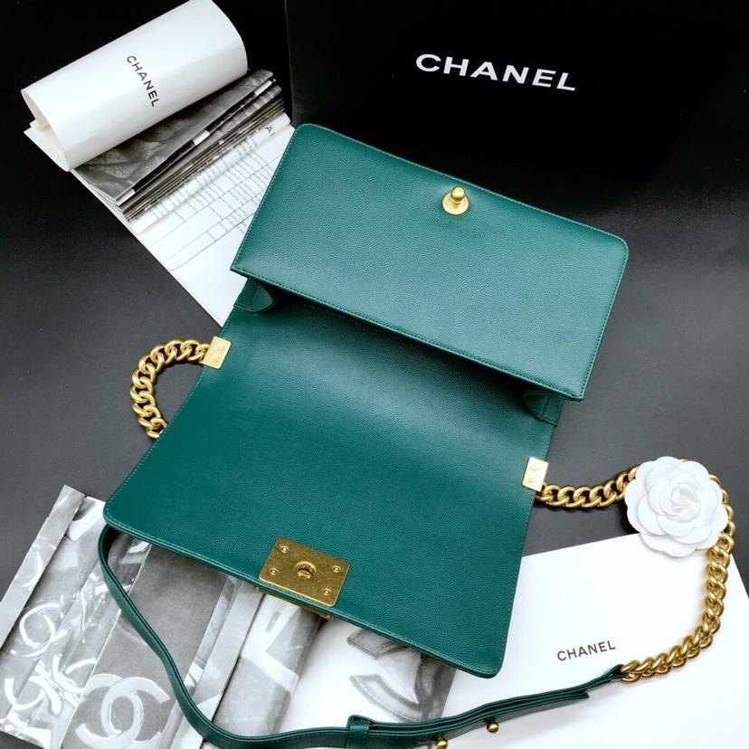 Replica 25.5cm Boy Chanel Handbag Green Grained Calfskin Gold Tone Metal