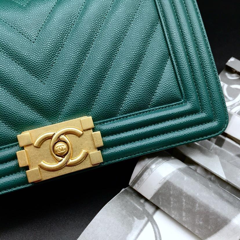 Replica 25.5cm Boy Chanel Handbag Green Grained Calfskin Gold Tone Metal