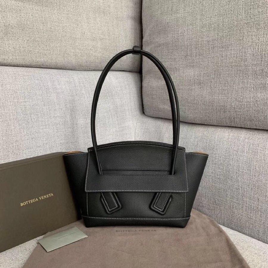 Replica Bottega Veneta Arco 33 Bag In Palmellato Calf Black