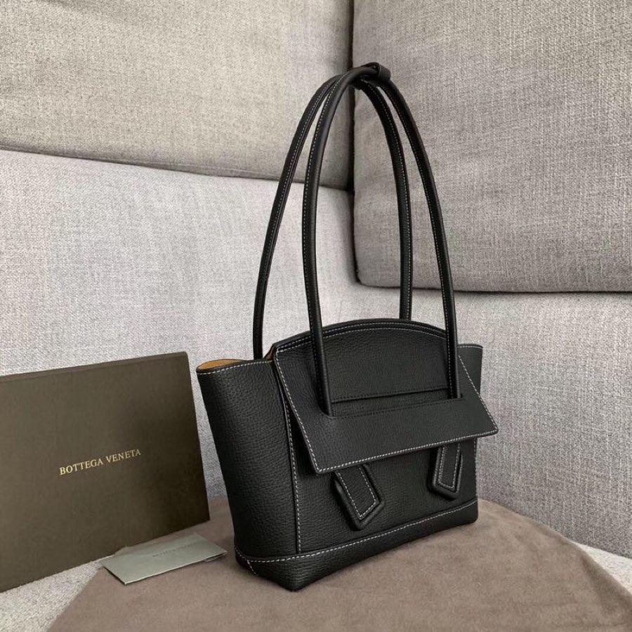 Replica Bottega Veneta Arco 33 Bag In Palmellato Calf Black