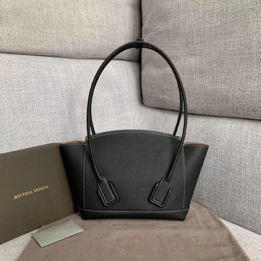 Replica Bottega Veneta Arco 33 Bag In Palmellato Calf Black