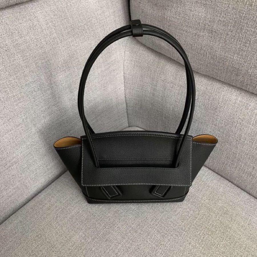 Replica Bottega Veneta Arco 33 Bag In Palmellato Calf Black