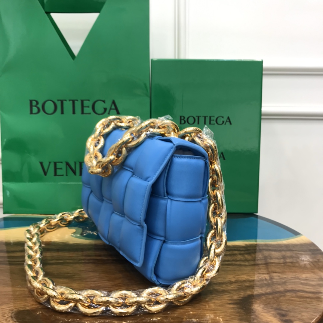 Replica Bottega Veneta Chain Cassette Cobalt