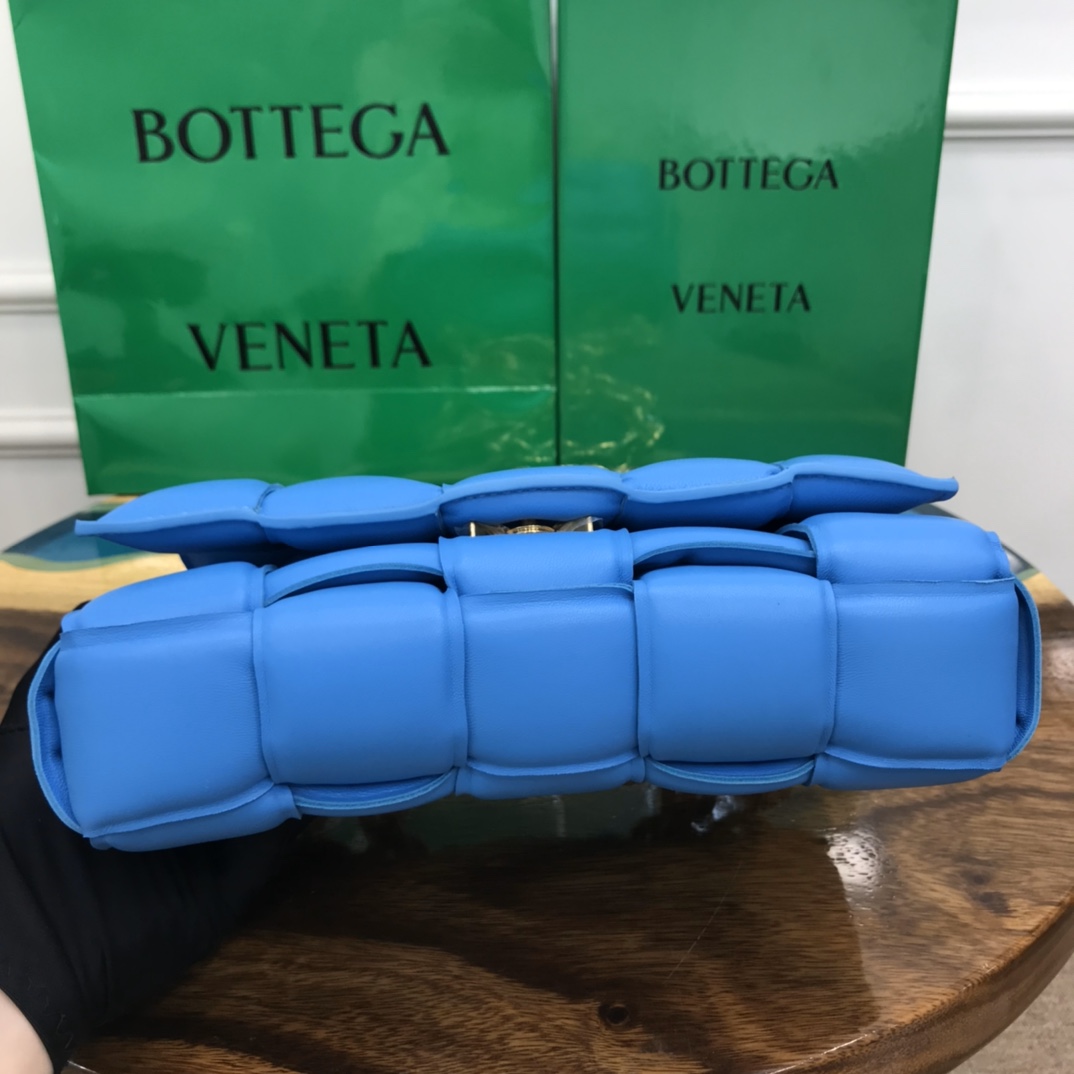 Replica Bottega Veneta Chain Cassette Cobalt