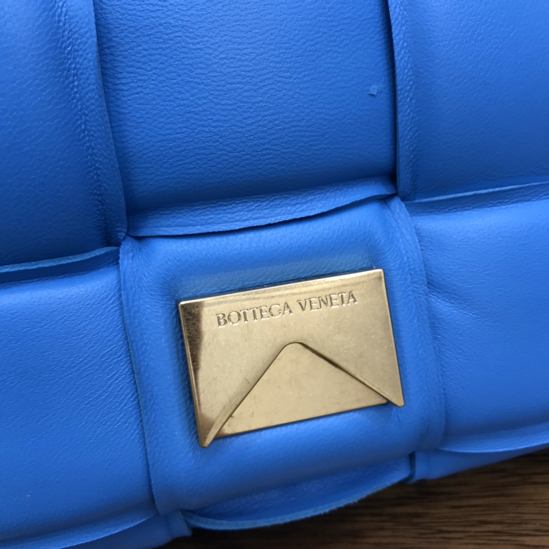 Replica Bottega Veneta Chain Cassette Cobalt