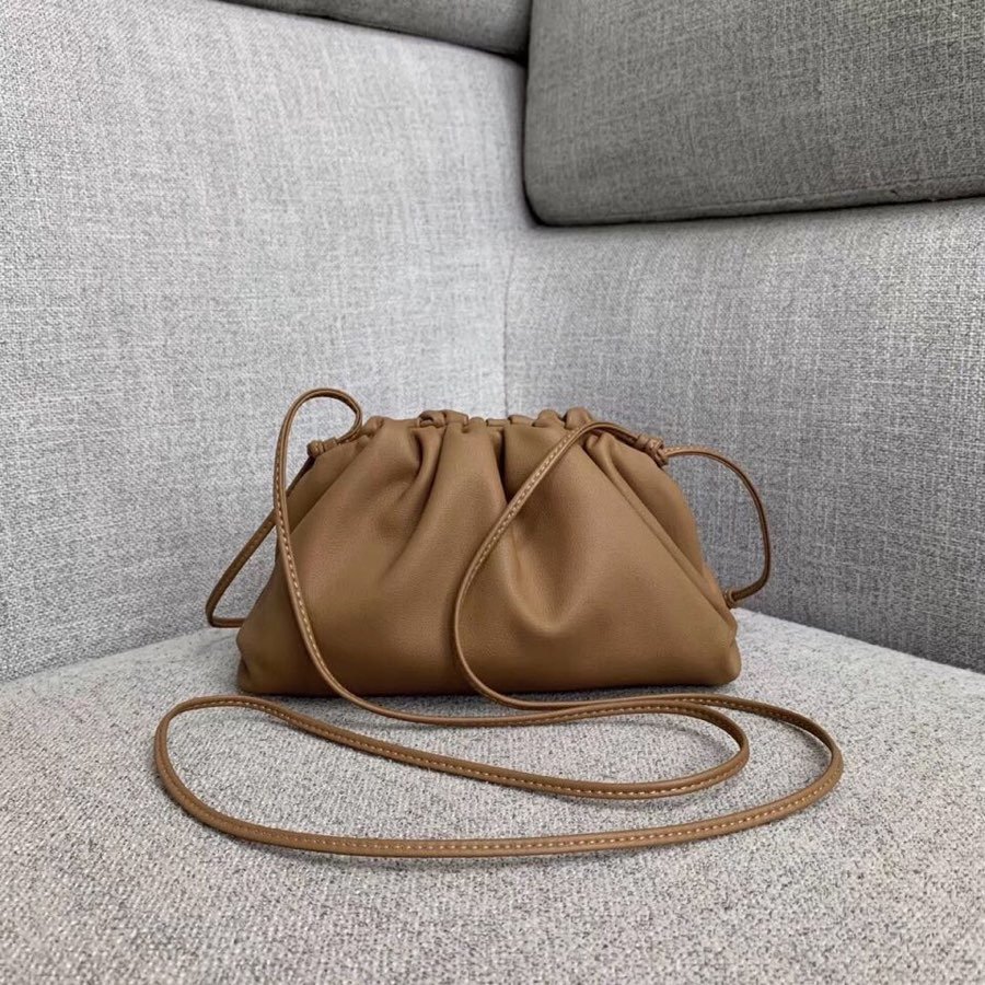 Replica Bottega Veneta Women The Pouch 20 In Butter Calf CAMMELLO