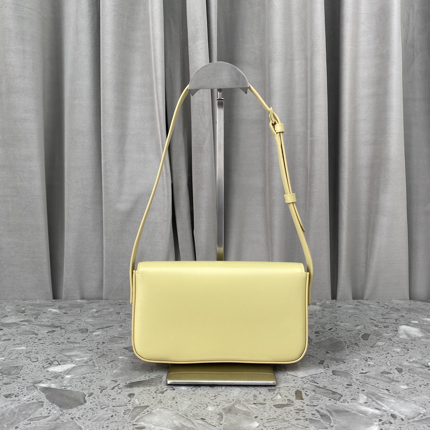 Replica Celine Triomphe Shoulder Bag In Shiny Calfskin Yellow