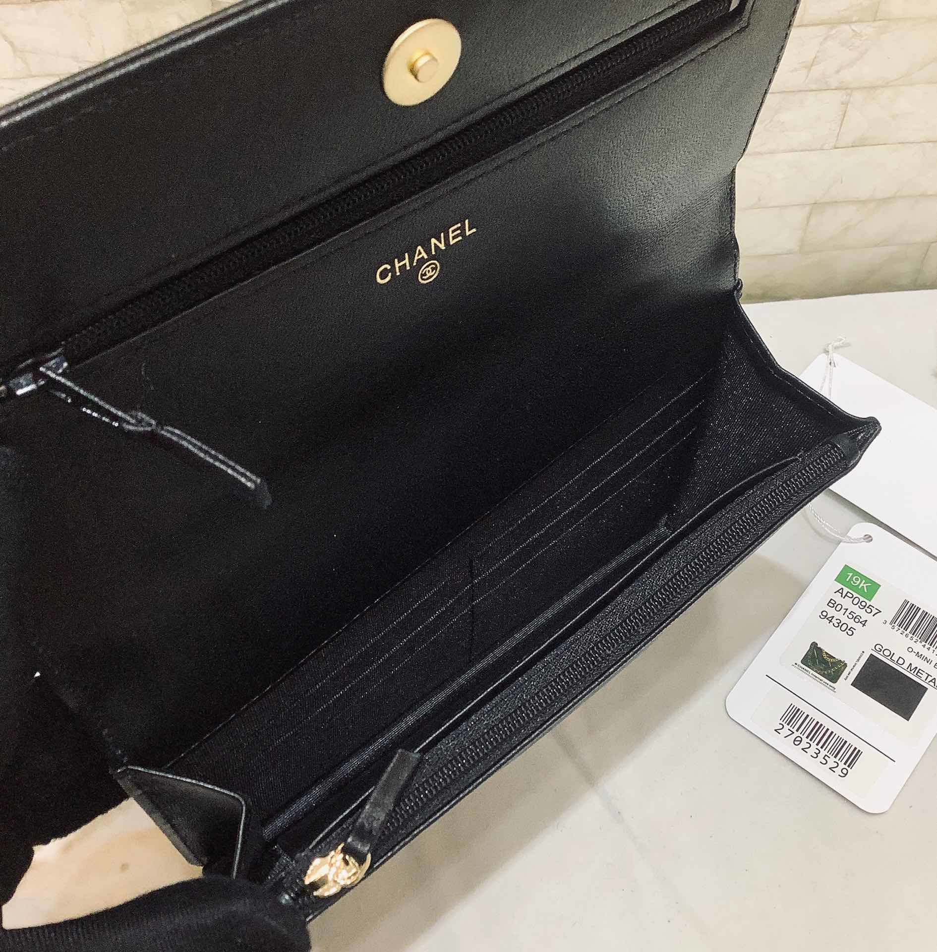 Replica Chaenl Ohanel 19 Maxi Flap Bag Lambskin Black