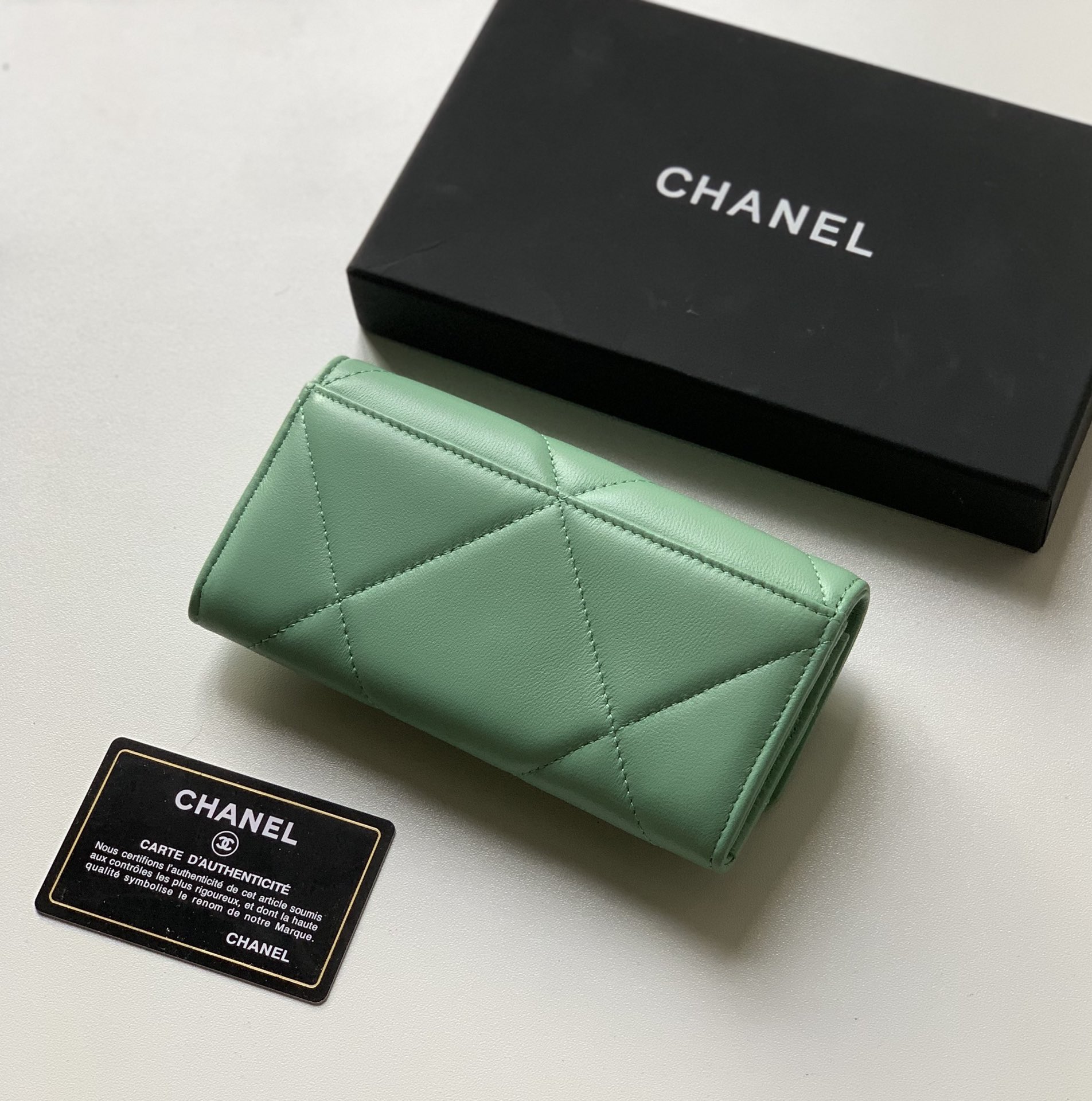 Replica Chanel 19 Long Wallet Green AP0953