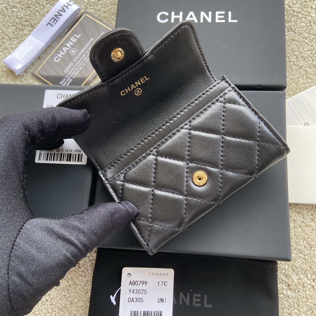 Replica Chanel A80799 Quilted Leather Flap Card Holder Wallet Black Leather with Gold-1