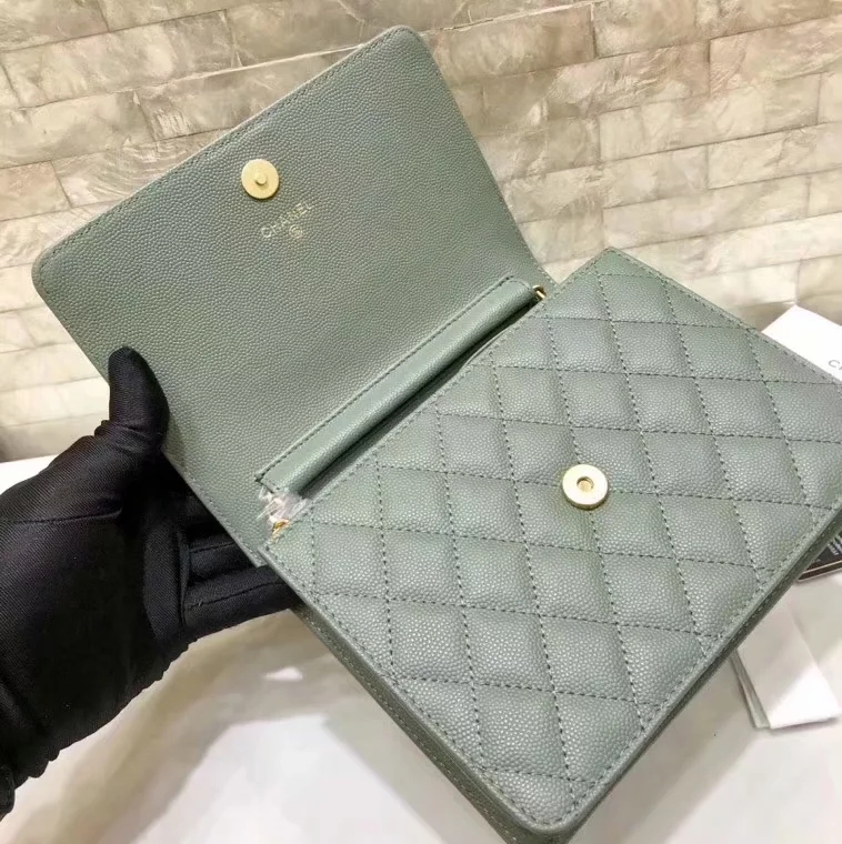 Replica Chanel A84433 BOY CHANEL Clutch with Chain Grained Calfskin Green