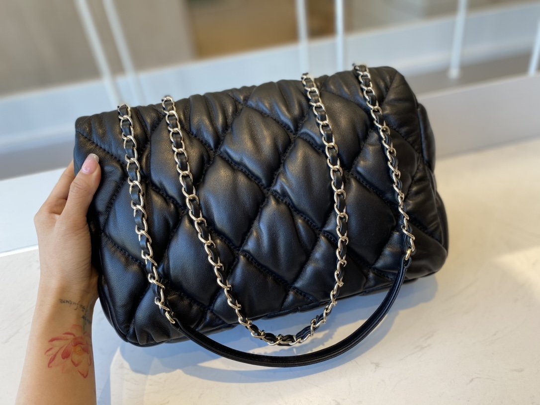 Replica Chanel AS2234 Large Flap Bag Calfskin Gold-Tone Metal Black 20cm