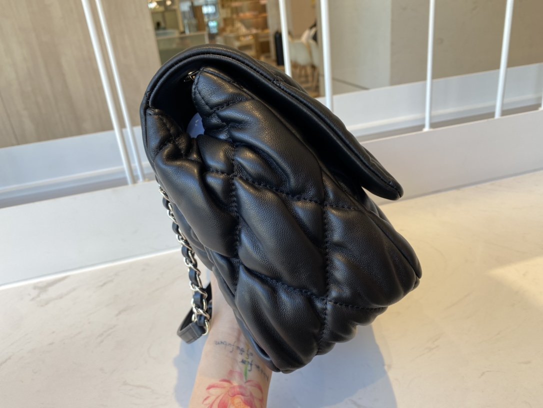 Replica Chanel AS2234 Large Flap Bag Calfskin Gold-Tone Metal Black 20cm