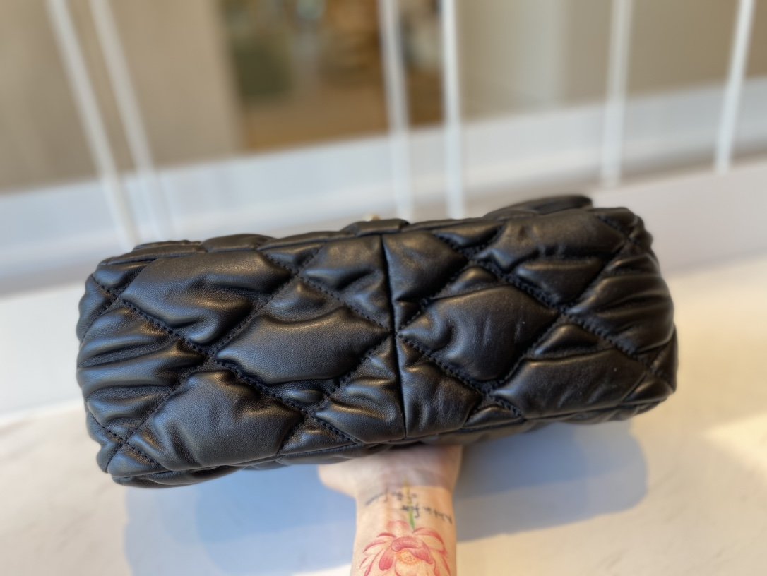 Replica Chanel AS2234 Large Flap Bag Calfskin Gold-Tone Metal Black 20cm