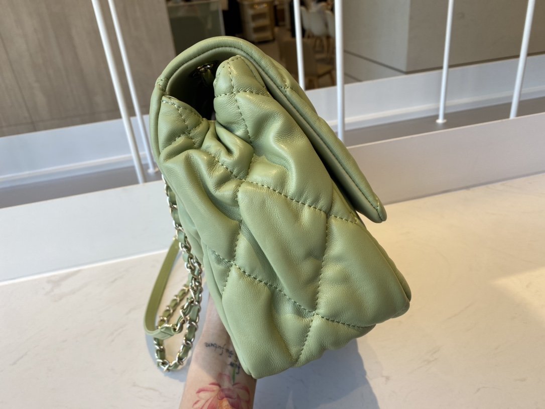 Replica Chanel AS2234 Large Flap Bag Calfskin Gold-Tone Metal Green 20cm