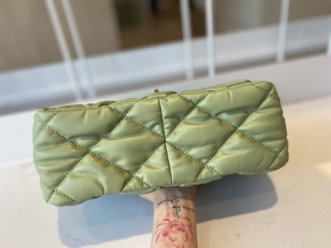 Replica Chanel AS2234 Large Flap Bag Calfskin Gold-Tone Metal Green 20cm