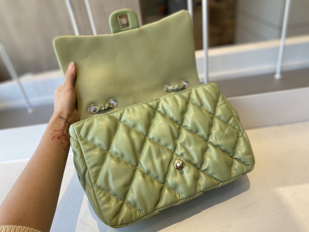 Replica Chanel AS2234 Large Flap Bag Calfskin Gold-Tone Metal Green 20cm
