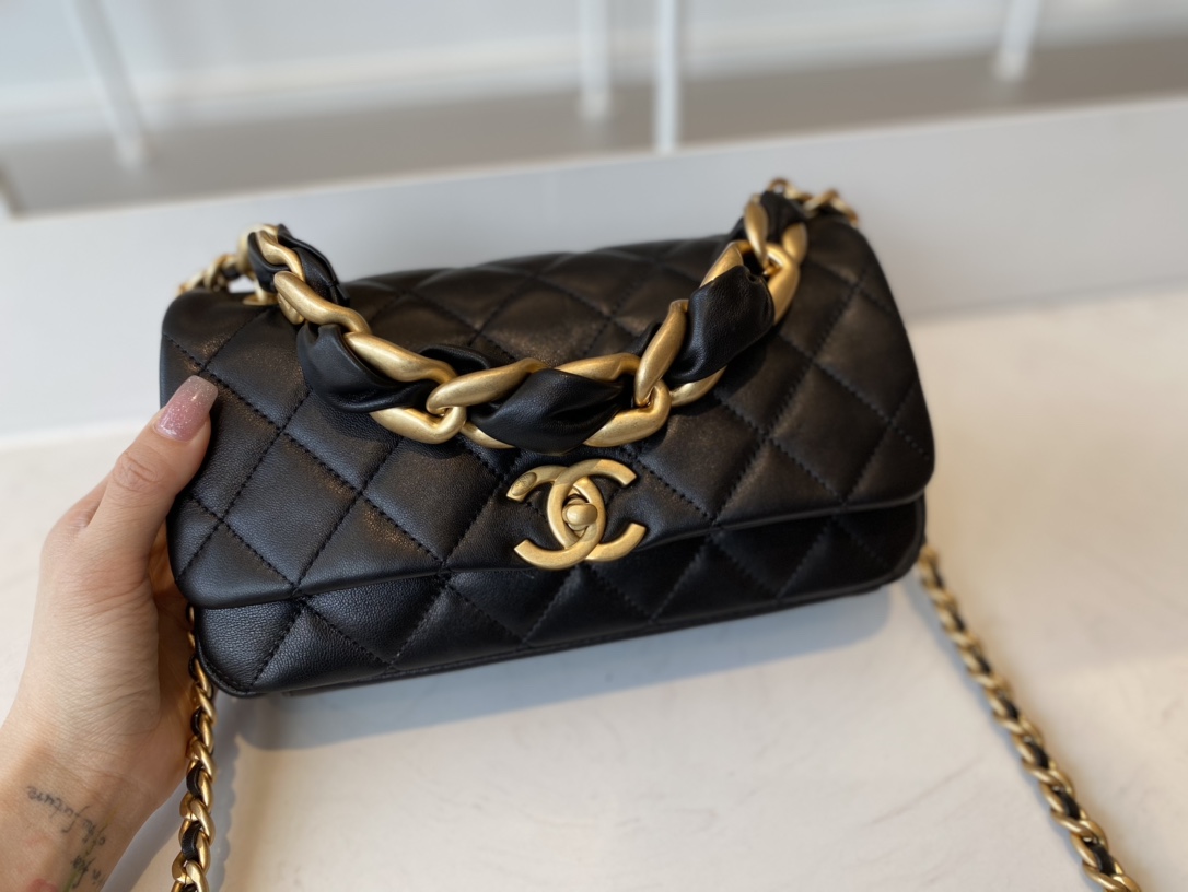 Replica Chanel AS2388 2021 Flap Bag Shiny Lambskin Gold-Tone Metal Black