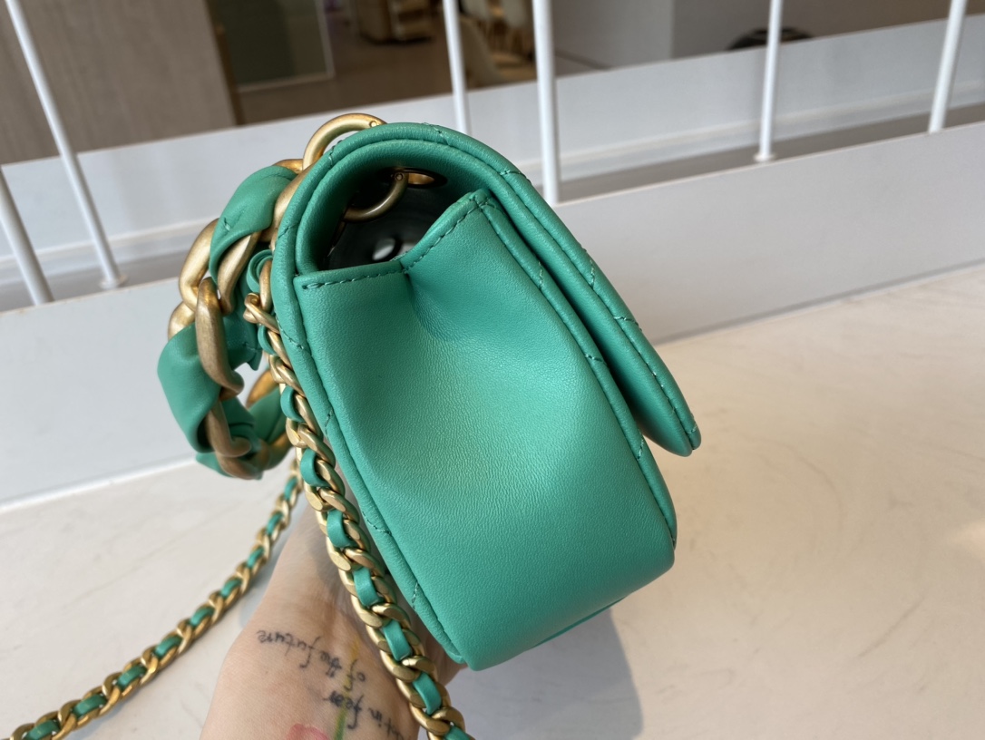 Replica Chanel AS2388 2021 Flap Bag Shiny Lambskin Gold-Tone Metal Green