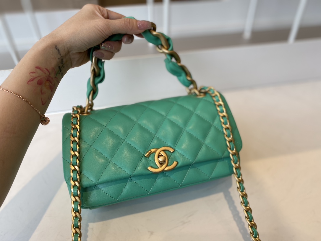 Replica Chanel AS2388 2021 Flap Bag Shiny Lambskin Gold-Tone Metal Green