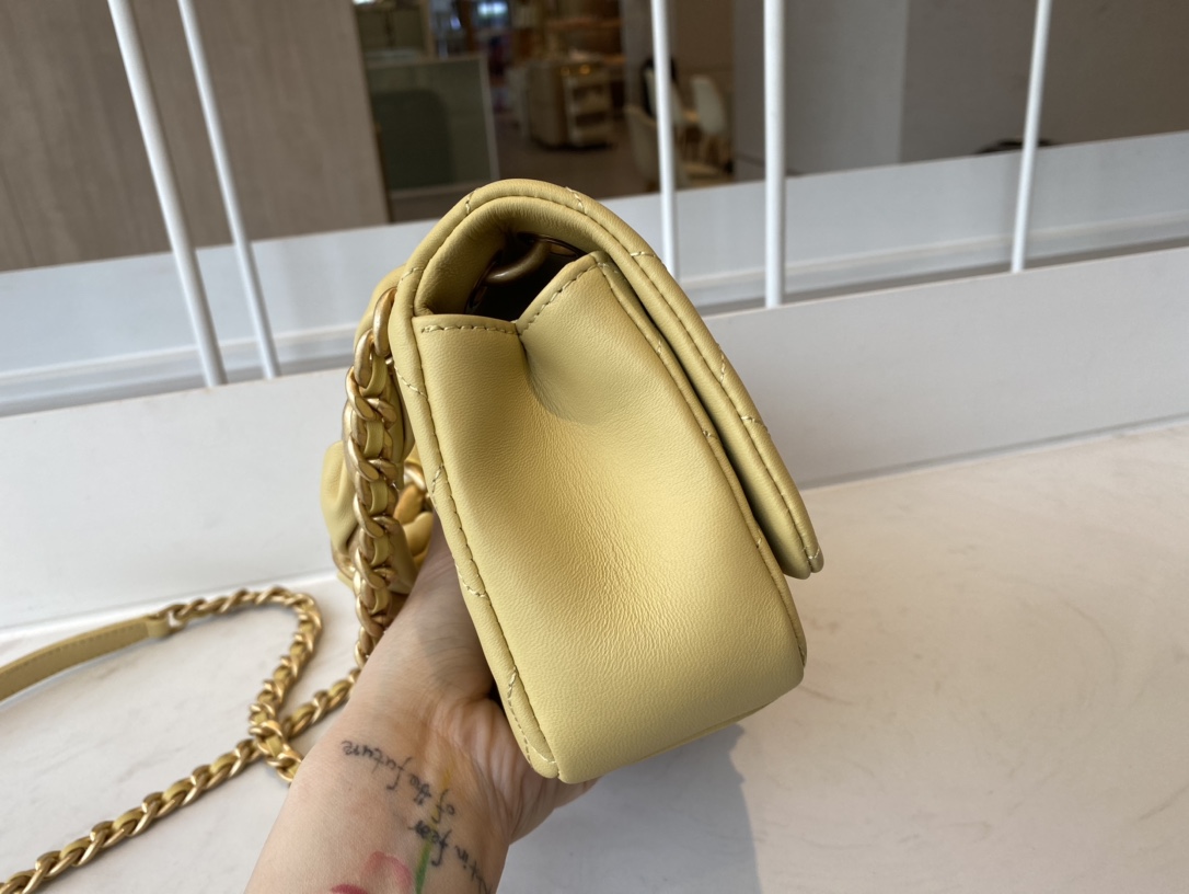 Replica Chanel AS2388 2021 Flap Bag Shiny Lambskin Gold-Tone Metal Yellow