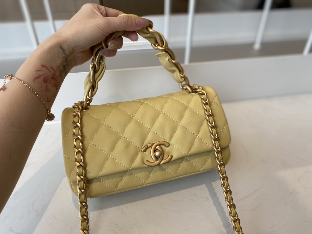 Replica Chanel AS2388 2021 Flap Bag Shiny Lambskin Gold-Tone Metal Yellow