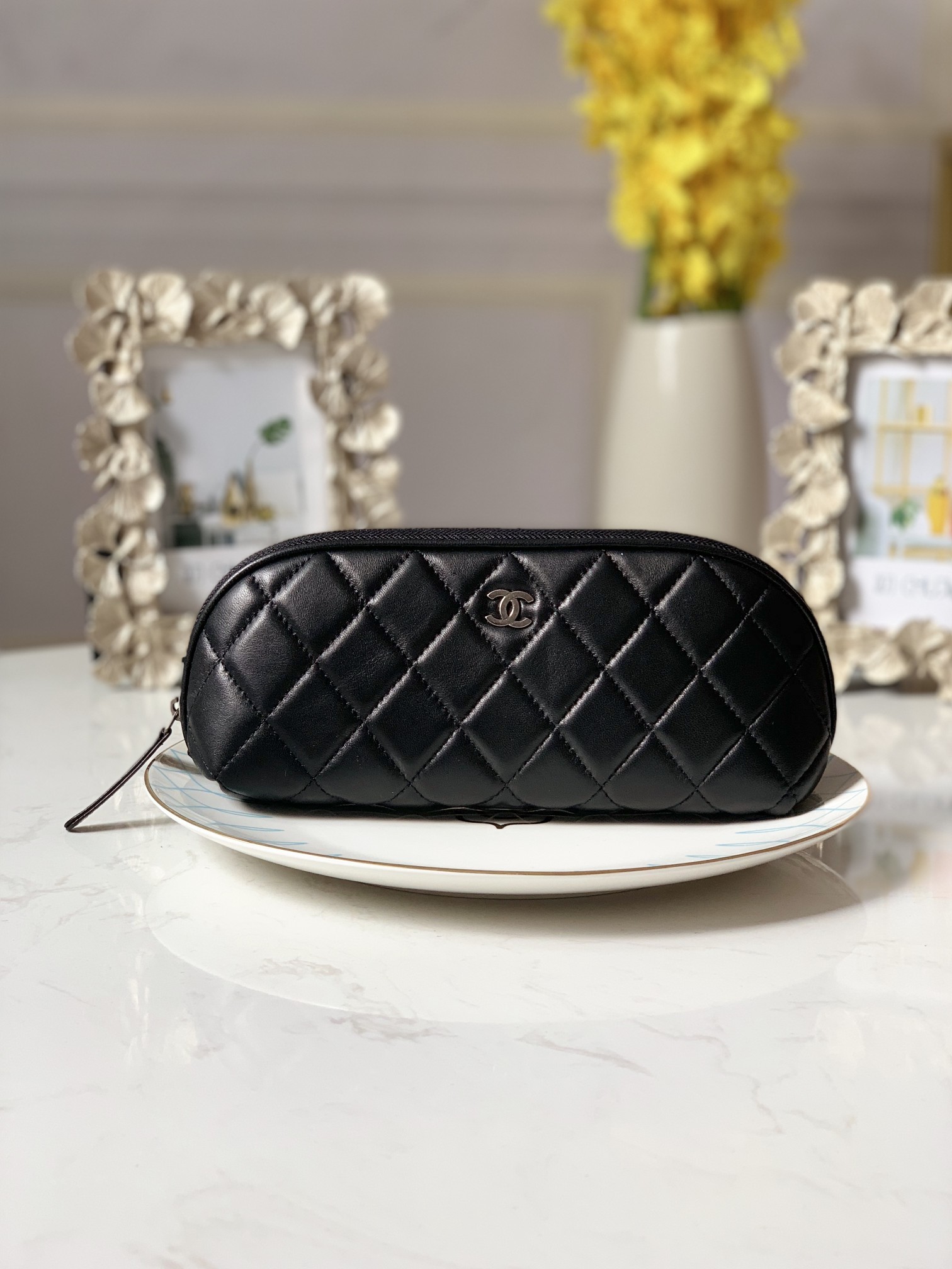 Replica Chanel Women Cosmetic Bag Black Leather