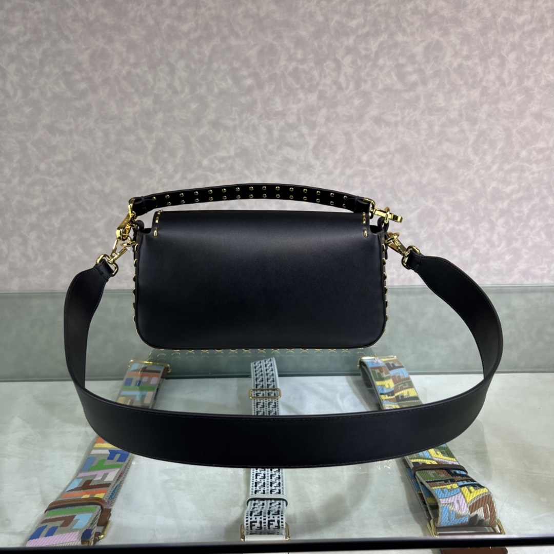 Replica Fendi Baguette Black Leather Bag with Metal Stitch Stitching and Decorated with FF Clasp Price Online