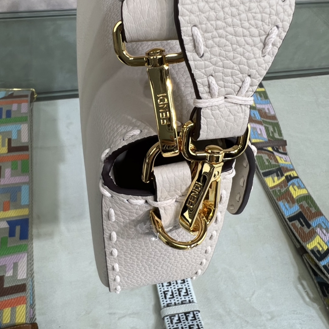 Replica Fendi Baguette White Full Grain Leather Bag with Hand Stitching and Decorated with an FF Clasp Price Online