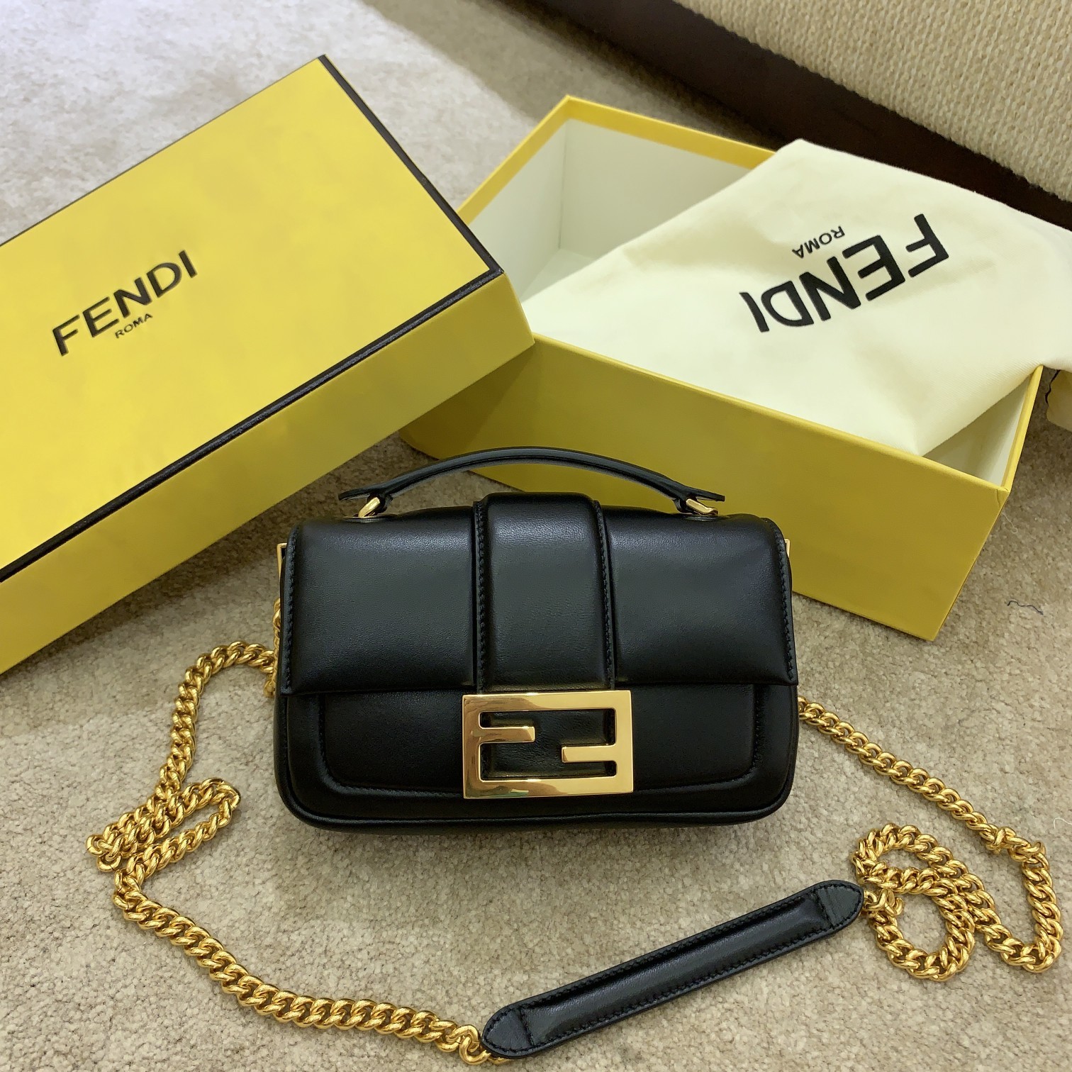 Replica Fendi Mini Baguette bag with Sliding Chain Black