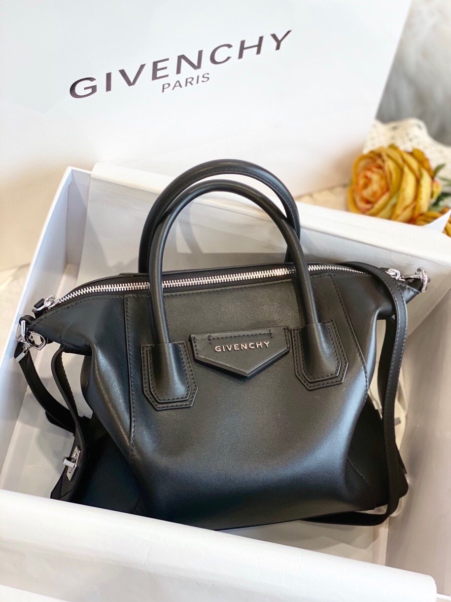 Replica Givenchy Antigona Soft Bag in Smooth Leather Black