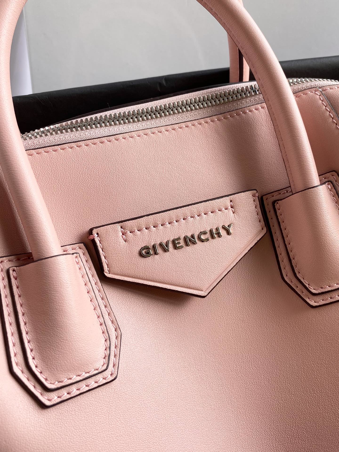 Replica Givenchy Antigona Soft Bag in Smooth Leather Pink