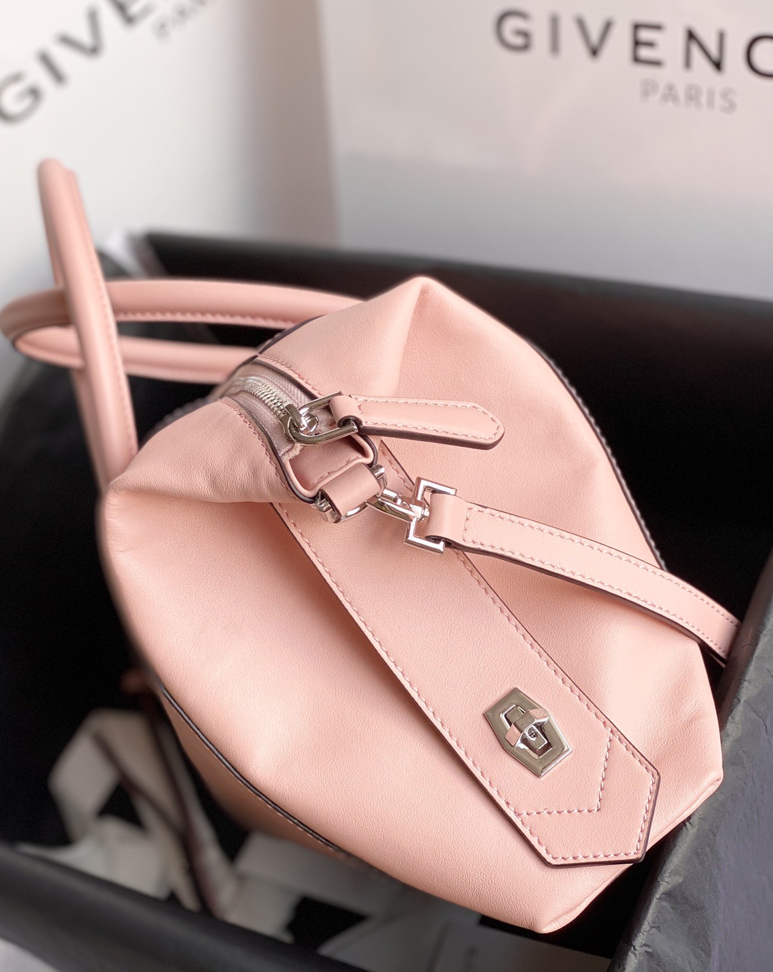 Replica Givenchy Antigona Soft Bag in Smooth Leather Pink