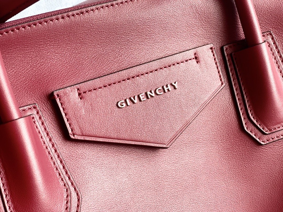 Replica Givenchy Antigona Soft Bag in Smooth Leather Red