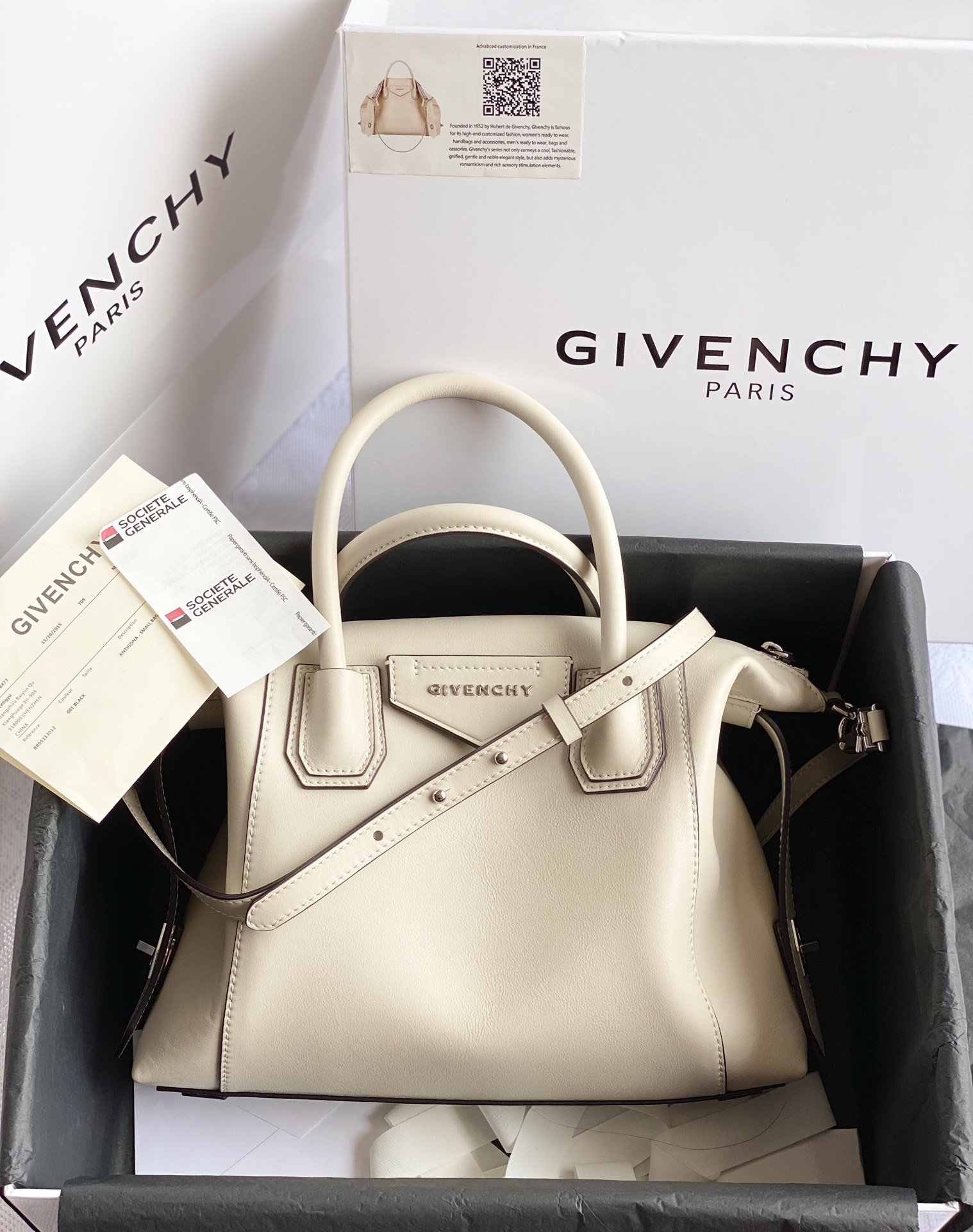 Replica Givenchy Antigona Soft Bag in Smooth Leather White