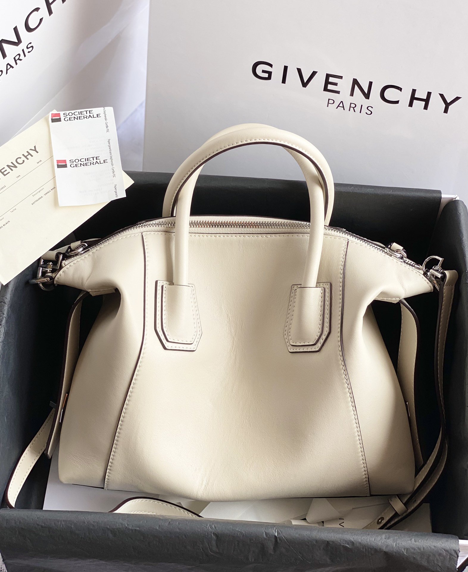 Replica Givenchy Antigona Soft Bag in Smooth Leather White