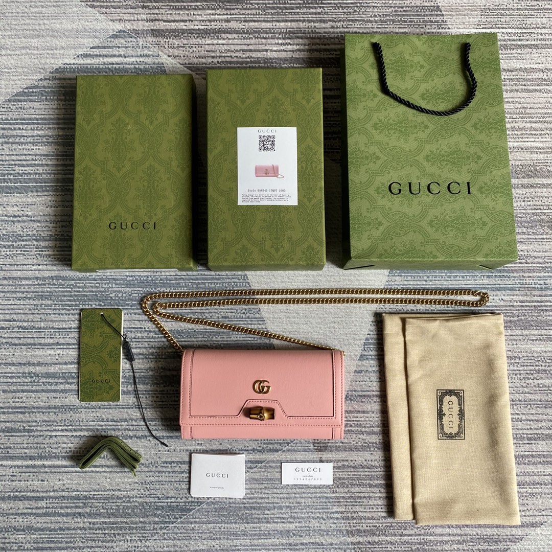 Replica Gucci 658243 Diana Chain Wallet with Bamboo Pink Leather