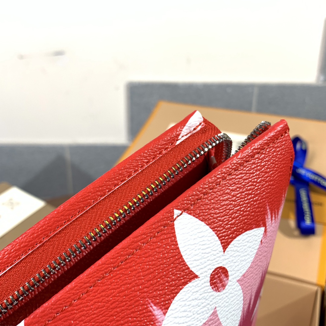 Replica LV Toiletry Pouch 26 in Monogram 002