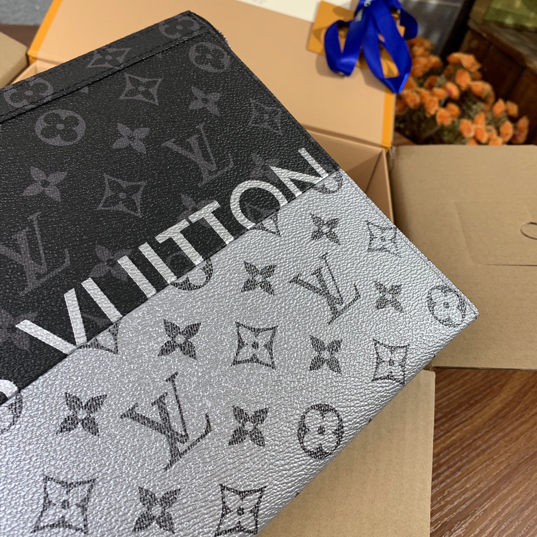 Replica LV Toiletry Pouch 26 in Monogram 015