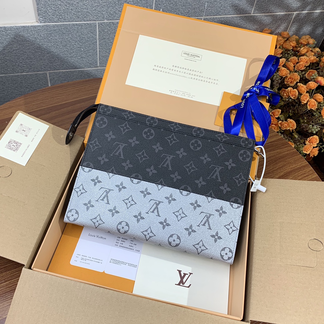 Replica LV Toiletry Pouch 26 in Monogram 015