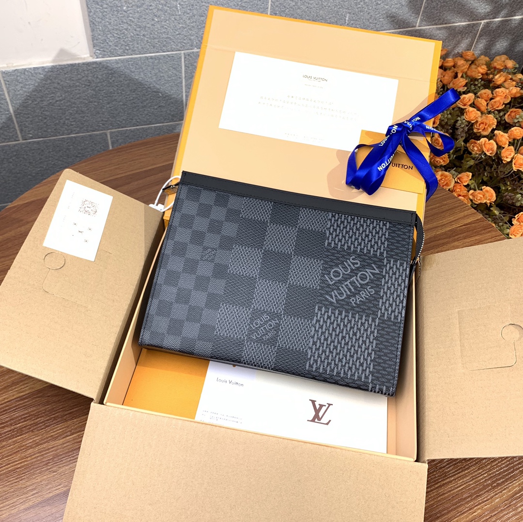 Replica LV Toiletry Pouch 26 in Monogram 024