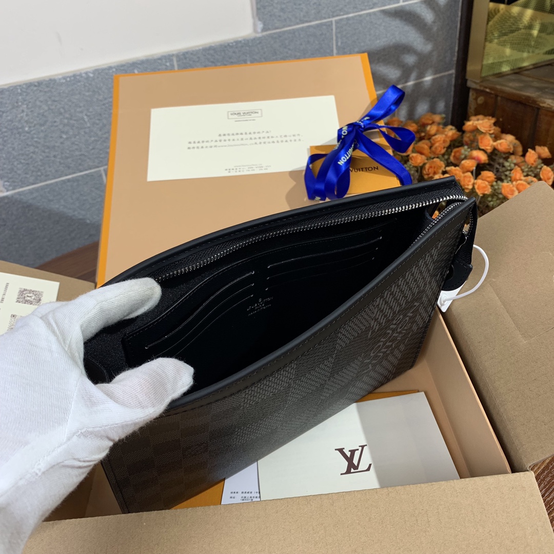 Replica LV Toiletry Pouch 26 in Monogram 024