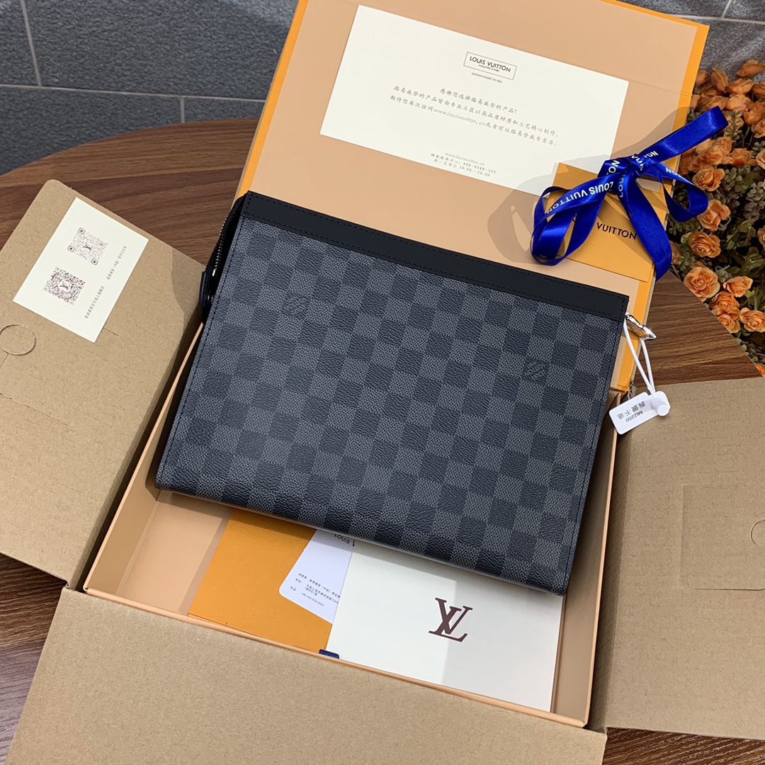 Replica LV Toiletry Pouch 26 in Monogram 032