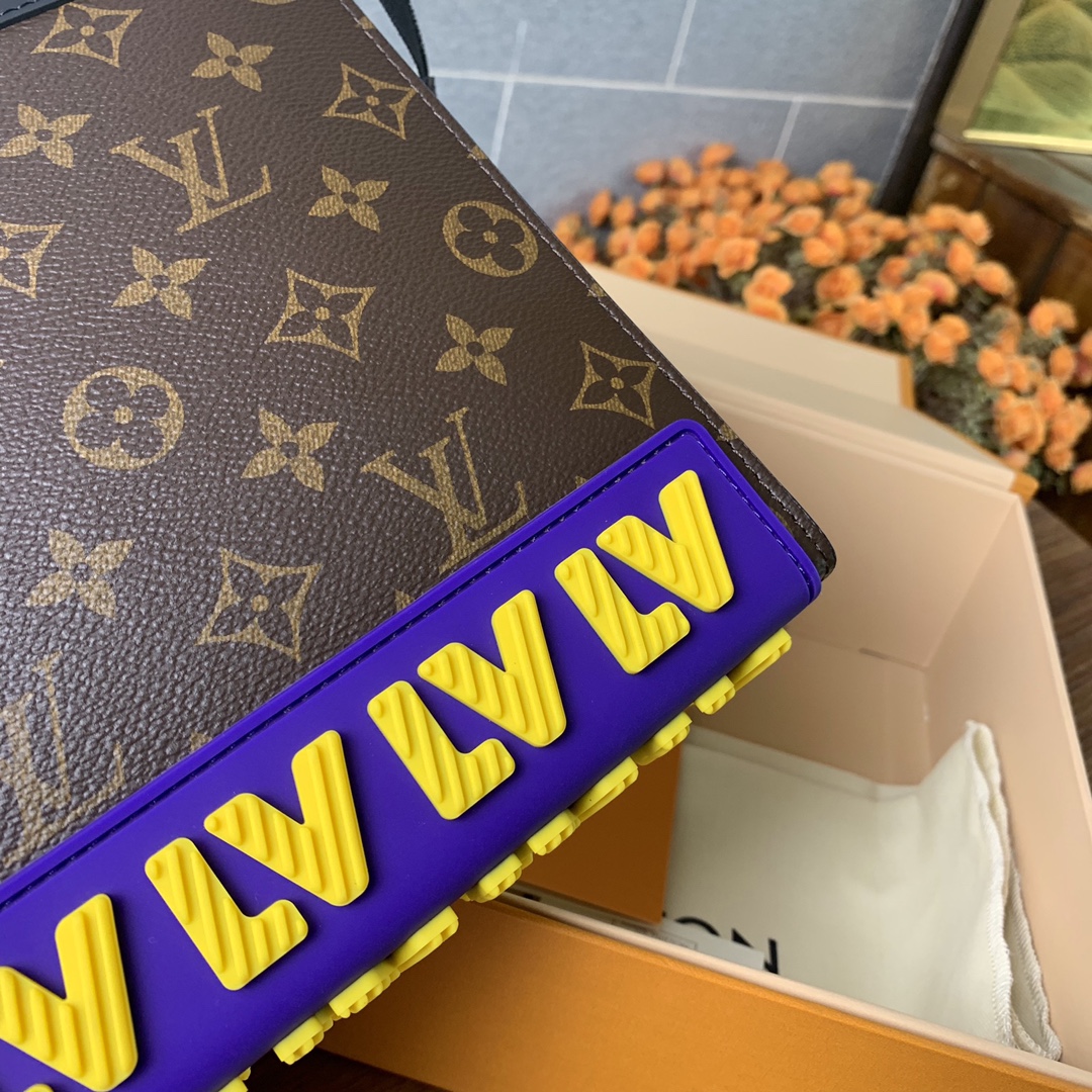 Replica LV Toiletry Pouch 26 in Monogram 035